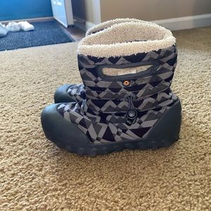 Little boys Bogs winter boots